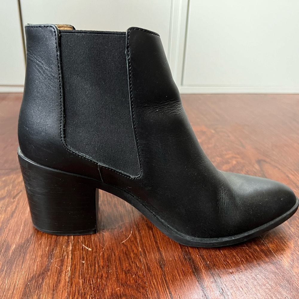 Nisolo Heeled Chelsea Commuter Boot - Picture 5 of 8